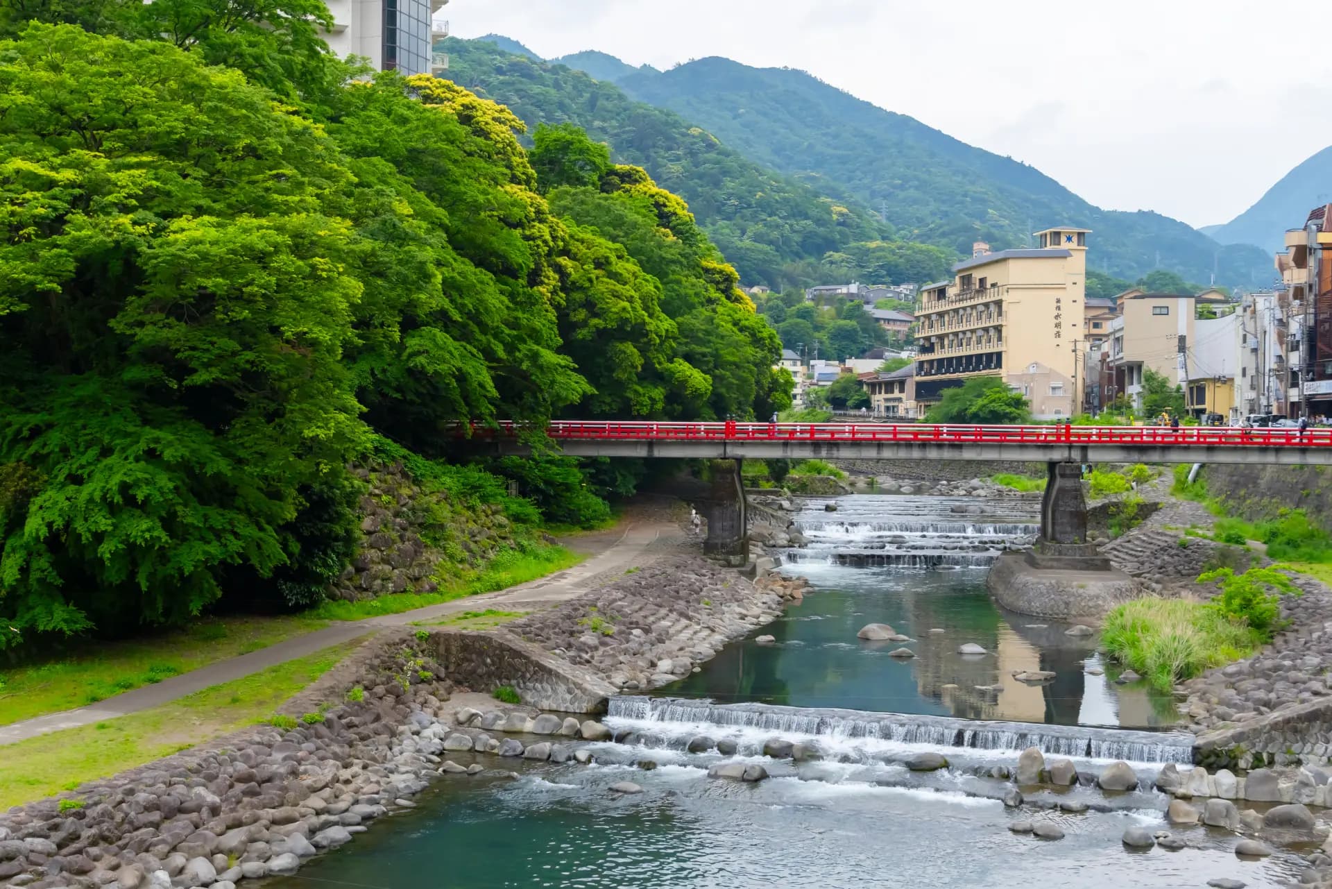 An open-air onsen bath at a Hakone ryokan overlooking Lake Ashinoko and Mt. Fuji