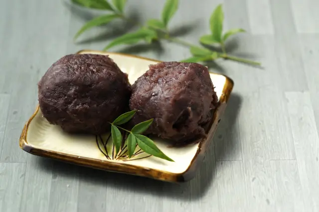 A plate of ohagi, glutinous rice balls coated in sweet azuki red bean paste, a wagashi eaten around Japan's autumnal equinox